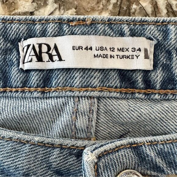 Zara High Rise Straight Leg Split Seam Distressed Light Wash Jeans Size 12 - Picture 7 of 7
